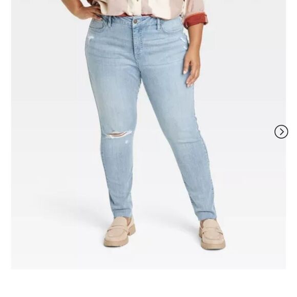 🆕👖Mid-Rise Distressed Skinny Jeans - Picture 3 of 5